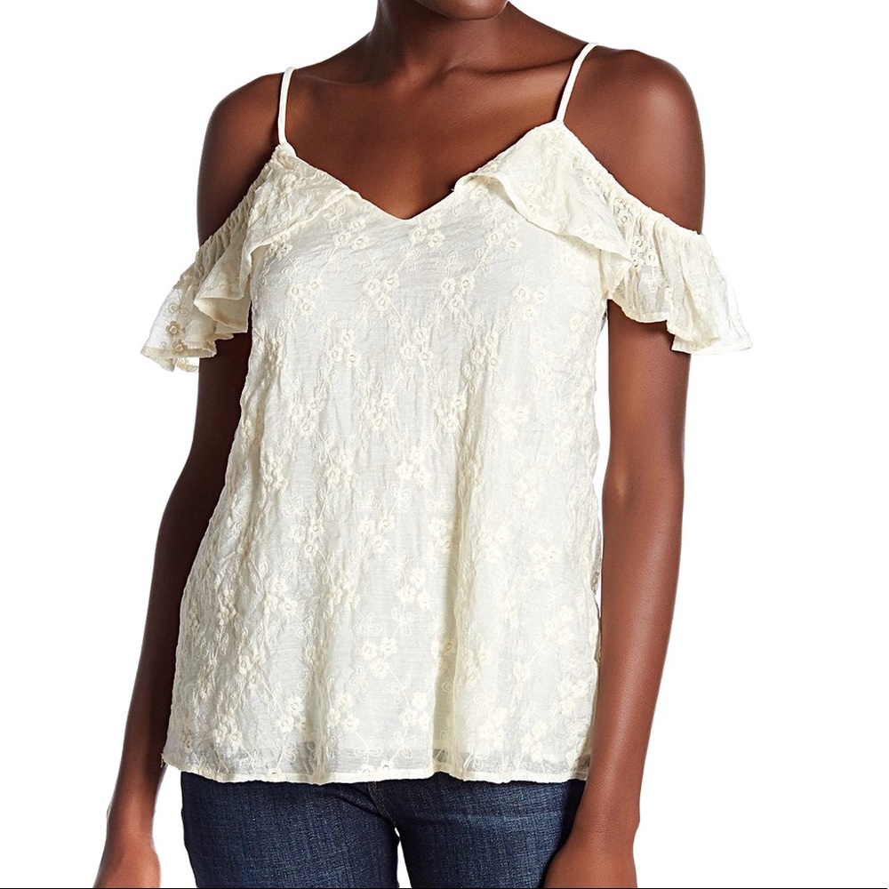 ✨NWT! Ro & De Embroidered Cold Shoulder Top✨